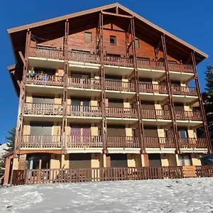 Skis Aux Pieds à La Joue Du Loup Saint-Étienne-en-Dévoluy
